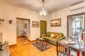 XX SETT Flat by Barberini Trevi Fountain